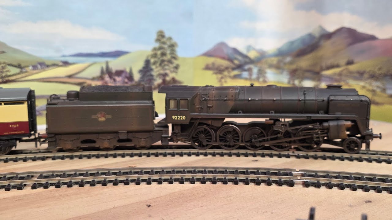HORNBY RAILROAD BR 9F EVENING STAR 92220 WITH COACHES SHORT RUNNING SESSION
