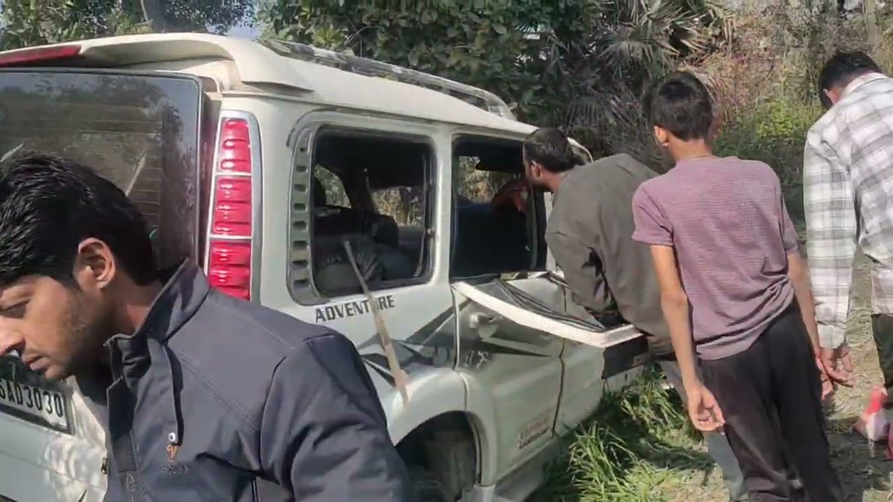 Dely blog l aaj aajamgarh jile ke nihorganj me hua bhari accident 1 log ki gai Jan 