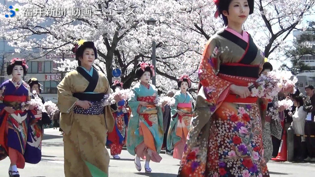 越前時代行列、照英さん威風堂々　井上和香さんも観客に笑顔