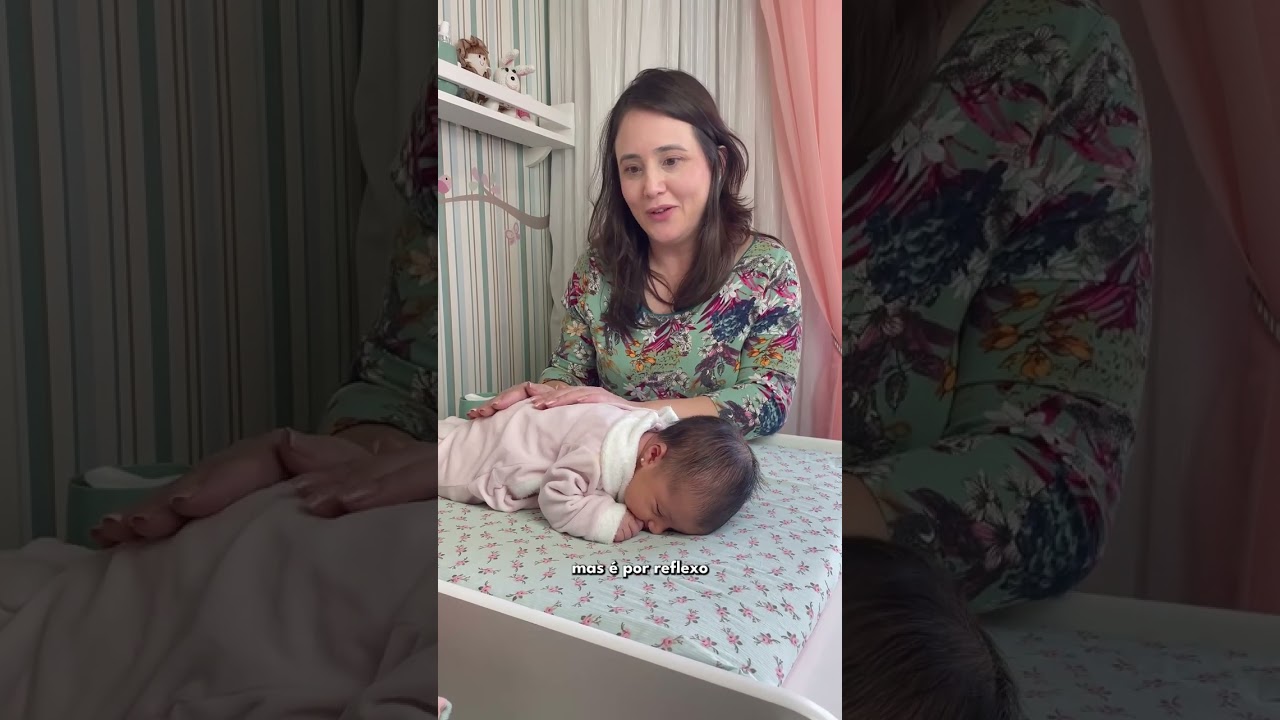 COMO COLOCAR O BEBÊ NA POSIÇÃO DO TUMMY TIME