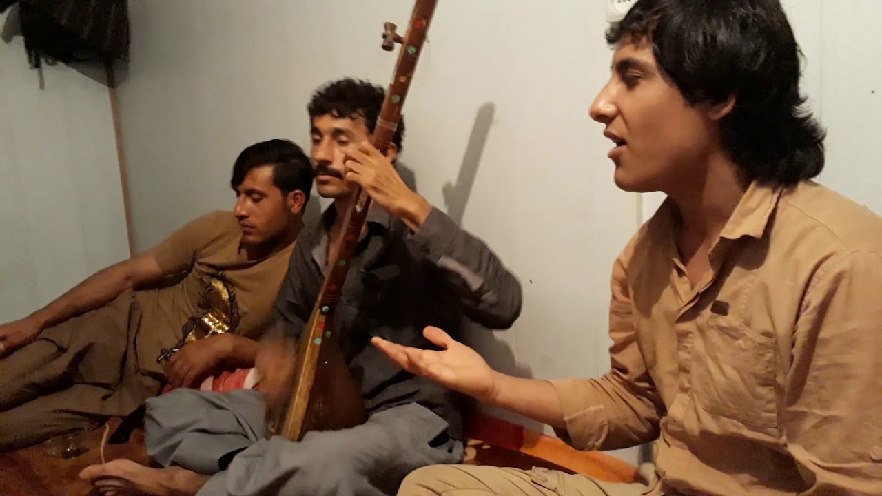 دمبوره نواز عبدالرازق بلخی و آواز خوان اکرام اکرامی