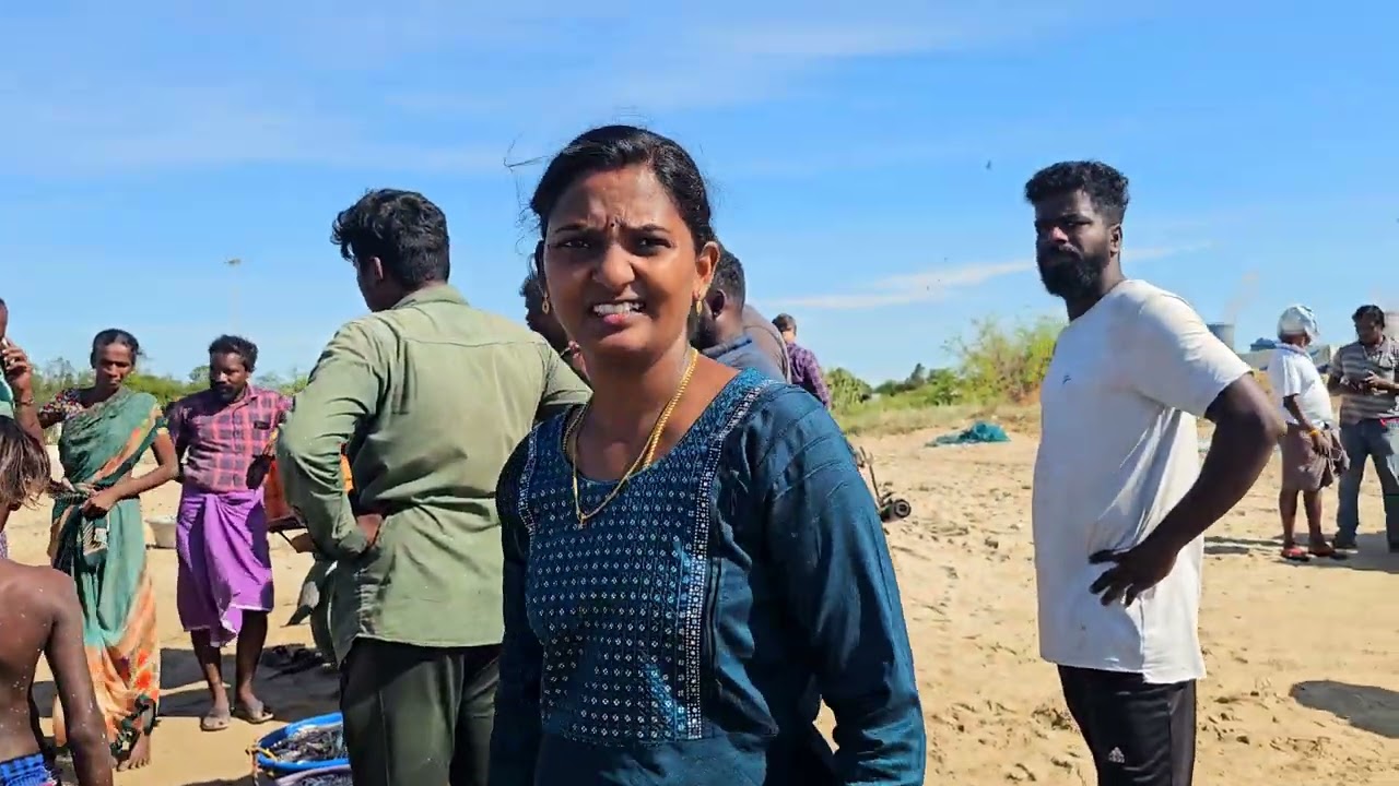நம்ம படகு முழுவதும் நெத்திலி மீன் வந்து இருக்கு Our boat is full of anchovies