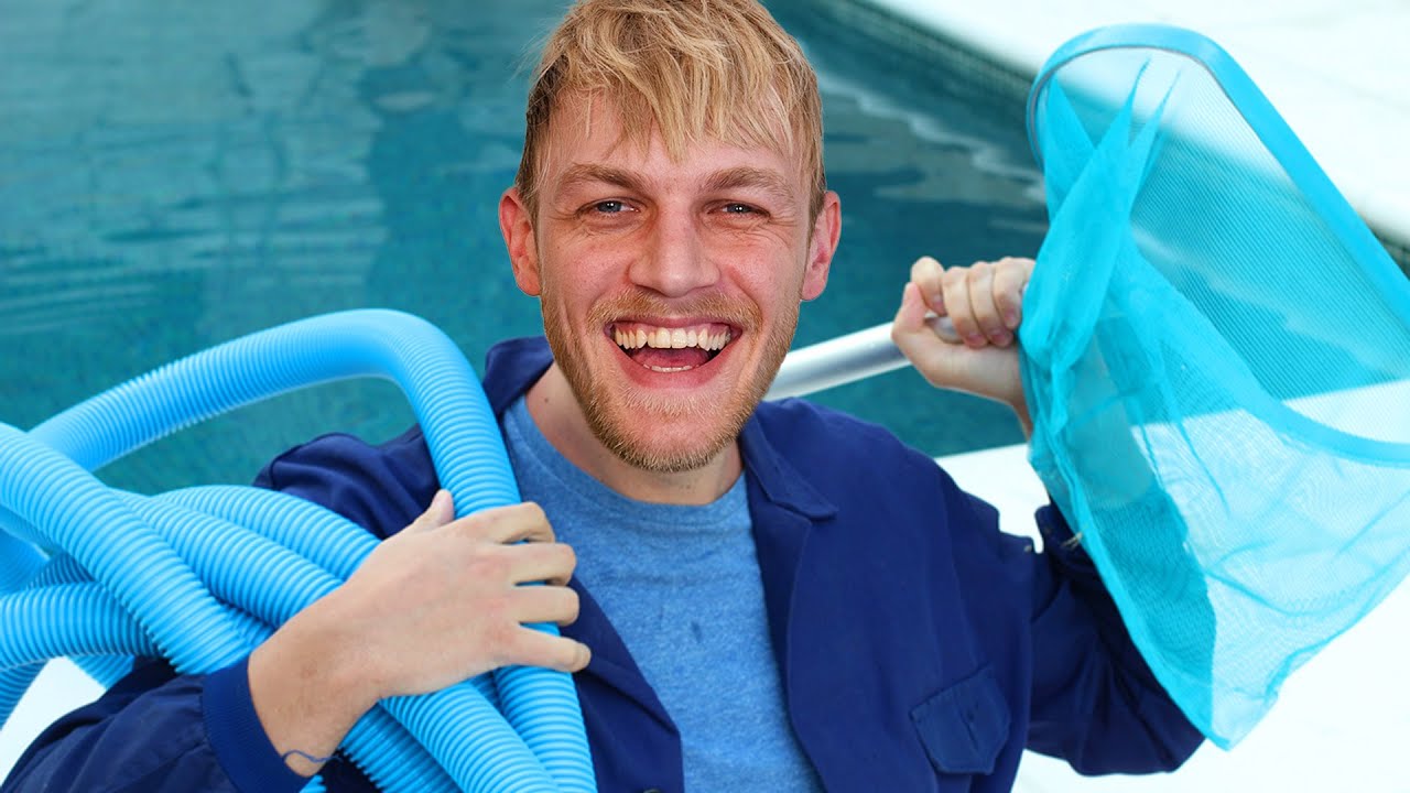 Milan speelt Pool Cleaning Simulator