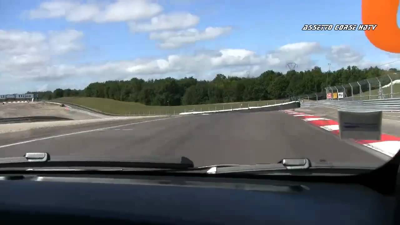 500 Abarth Assetto Corse sur le circuit Dijon-Prenois