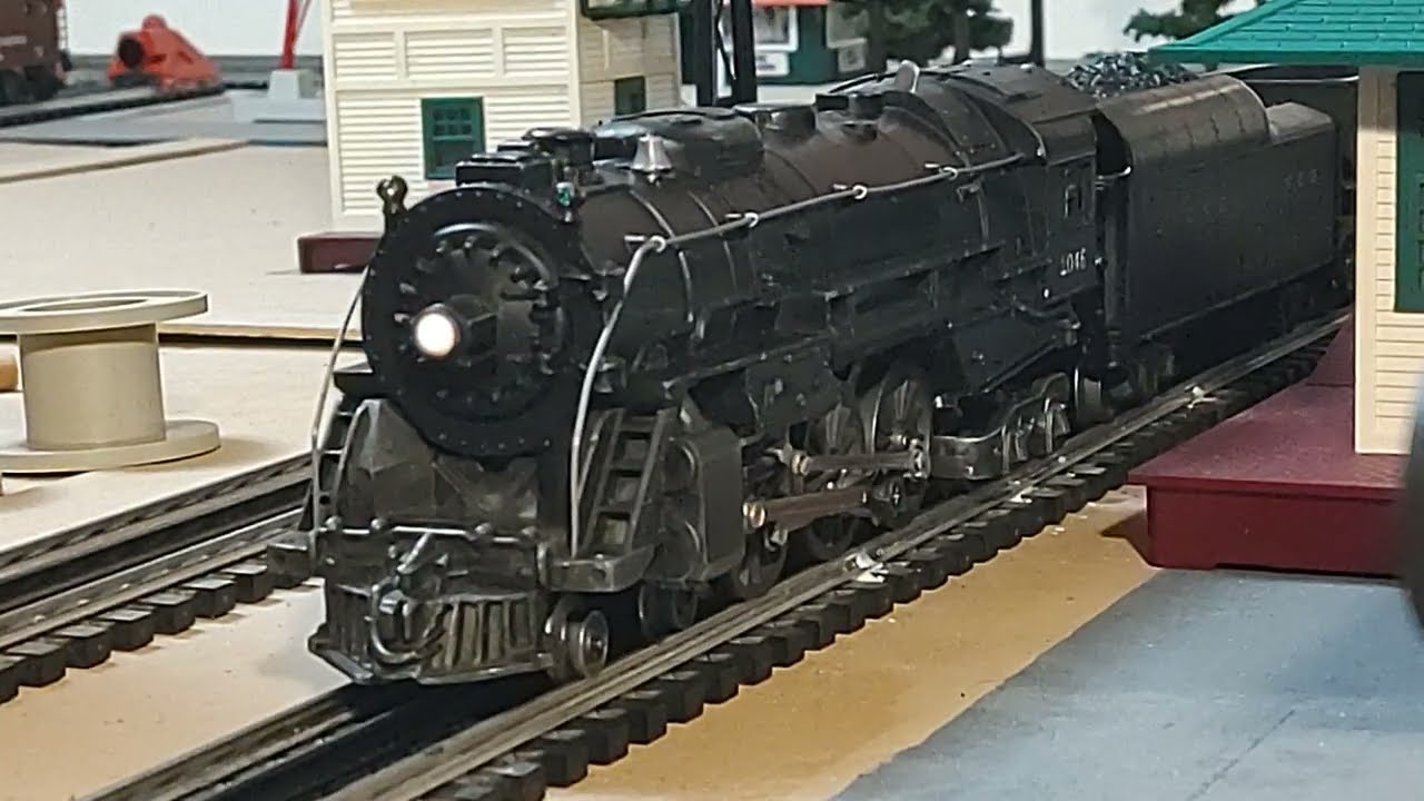 Паровоз Lionel 2046 возглавляет послевоенный грузовой состав 1509WS, выпущенный в 1953 году.