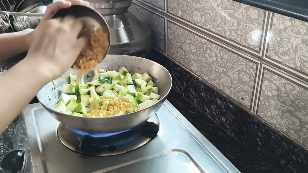 दुधी भोपळा भाजी रेसिपी l तिखट टाकून केलेला दुधी भोपळा 