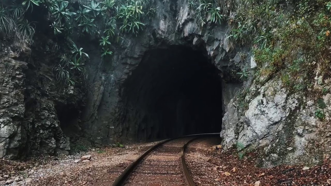 La vía férrea y su espeluznante Espinazo del Diablo