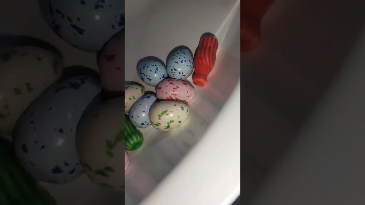 EGG BUBBLE GUM SOUNDS #asmrsounds #satisfyingsounds #asmrtrending #relaxingsounds #asmr 🥚 🥚🌈🌈