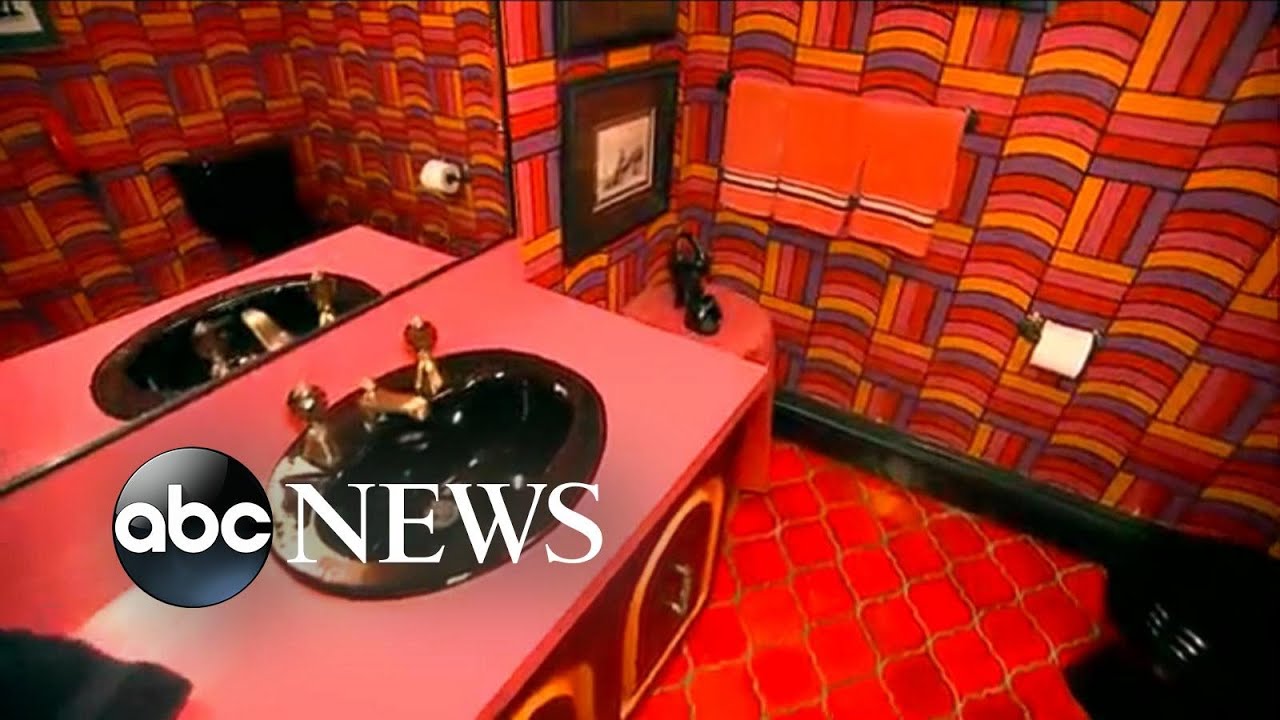 Tour the 1970s Time-Warp Home, Plus Nick Viall Talks Facial Hair