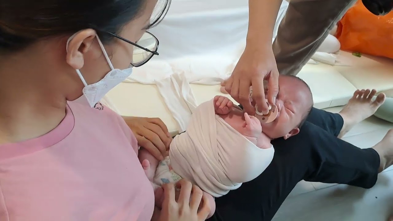 Bé chụp hình