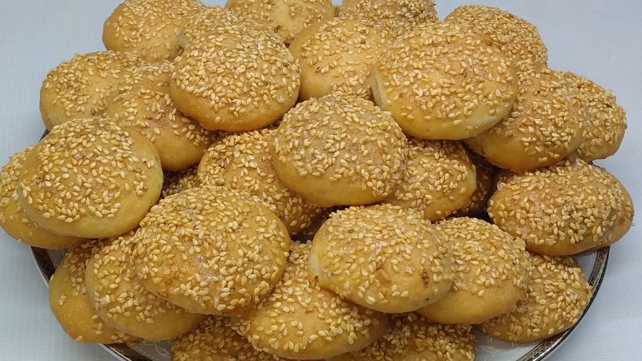 طريقة قرص الافران بالسمسم وحشو سودانى وزبيب وجوز هند وقرفة لعشاق القرفة 🍒