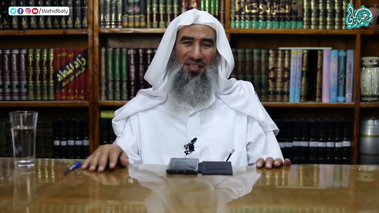 حكم كشف النقاب أمام أبناء العم لاعتبارهم اخوة