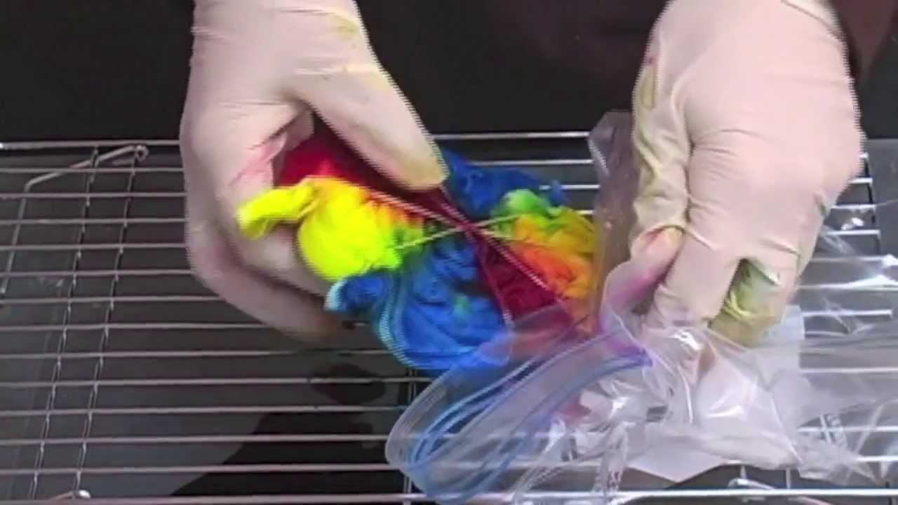 Comment réaliser un Tee-shirt Tie-and-Dye en spirale?