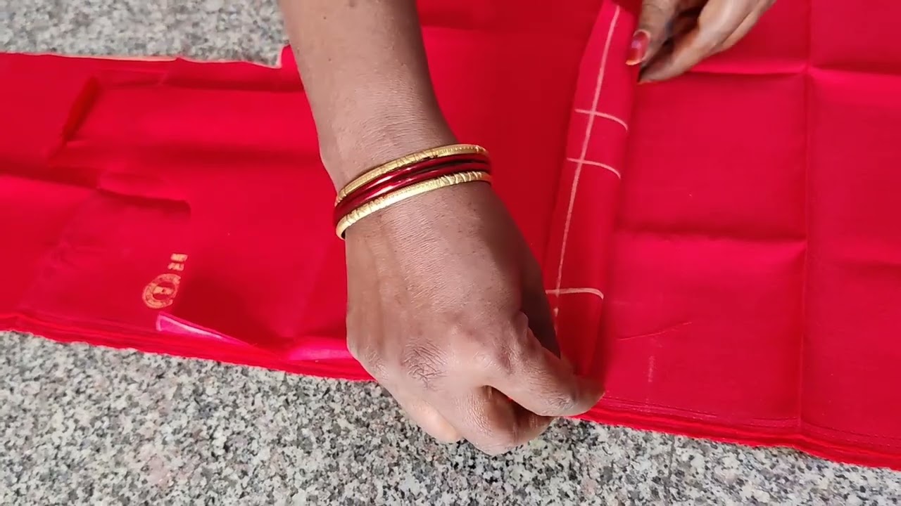 Simple and easy beginners blouse cutting  || Thulasi Vlogs