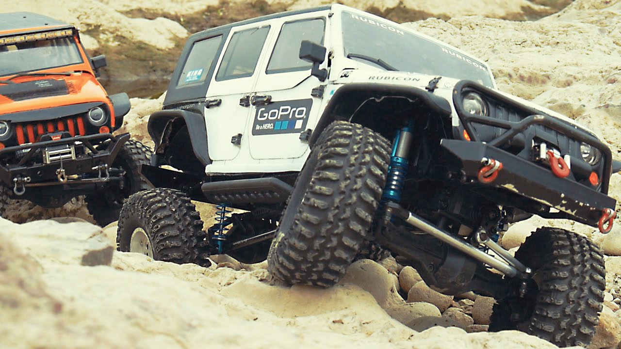 Axial SCX10 Jeep Wrangler(white,orange)Rock Crawling_#7