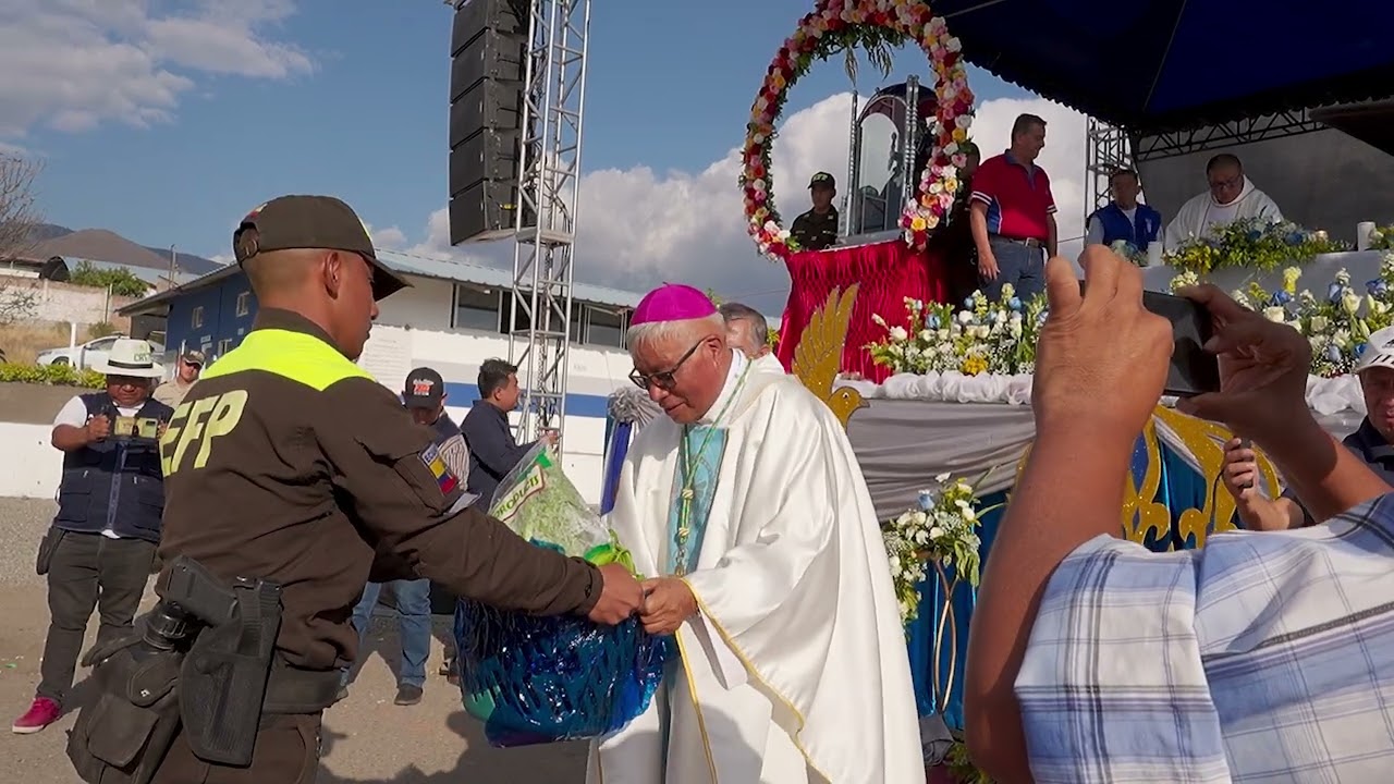 VISITA DE LA VIRGEN DEL CISNE A LA ESCUELA DE FORMACION POLICIAL CATAMAYO