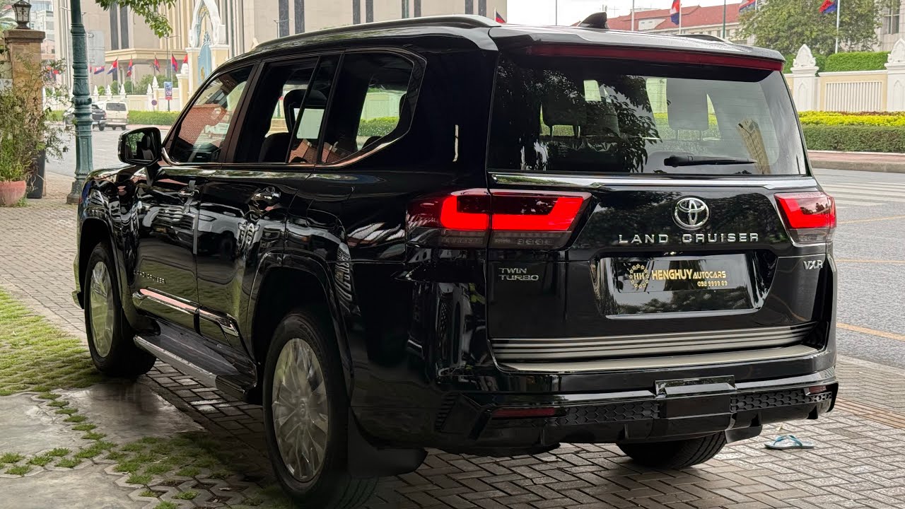 New Toyota Land Cruiser VXR Hybrid (2026) - First look Lc300 series 