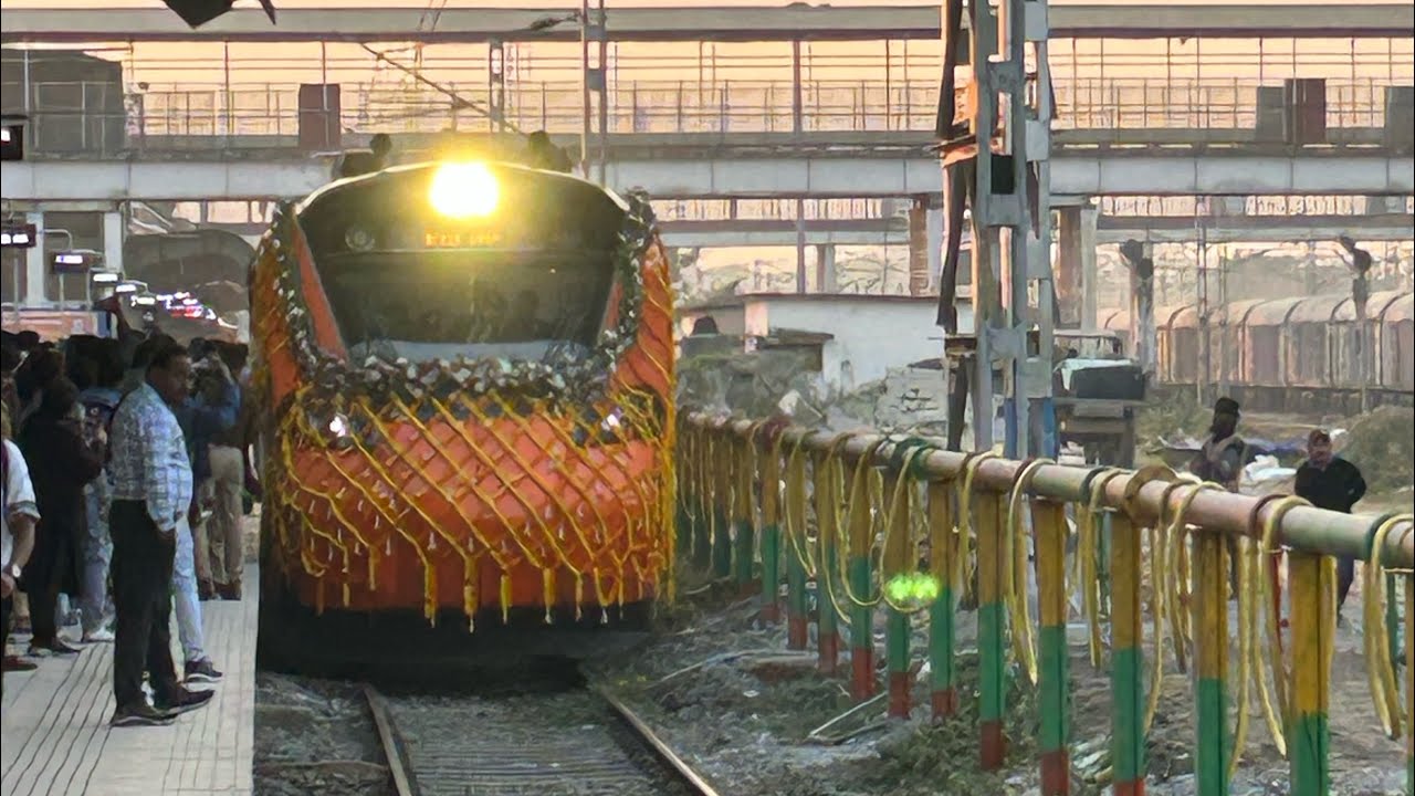 HISTORIC INDIA’s 1st Vande Bharat Sleeper departing from New Jalpaiguri Junction! #indianrailways 