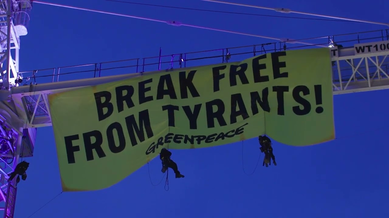 A Monaco la protesta di Greenpeace contro la dipendenza Ue dal gas di Trump