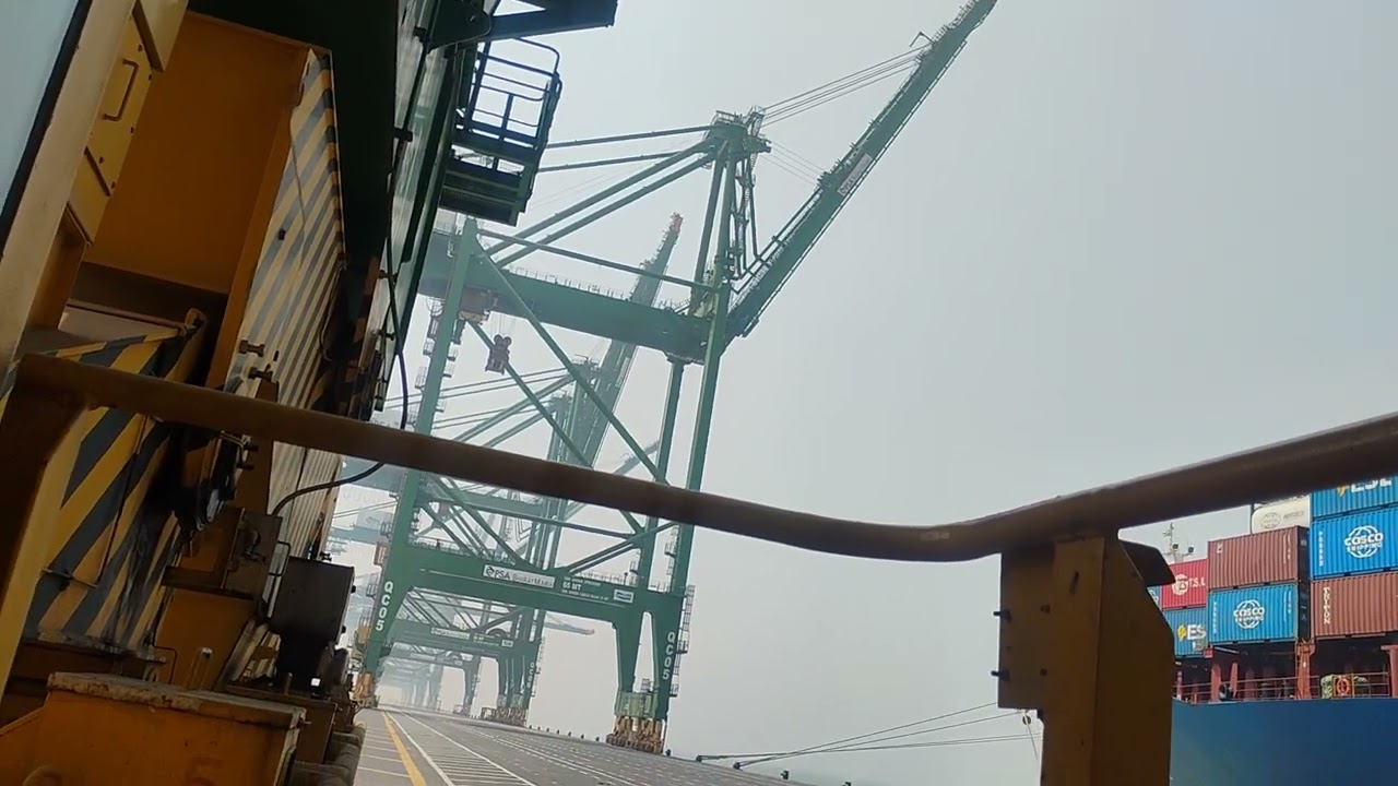 Crane Bum up  vassel opration