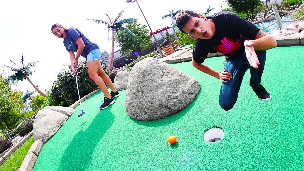 MINI GOLF FACE OFF ROUND 7! | Husband vs. Wife *HOLE IN ONE*