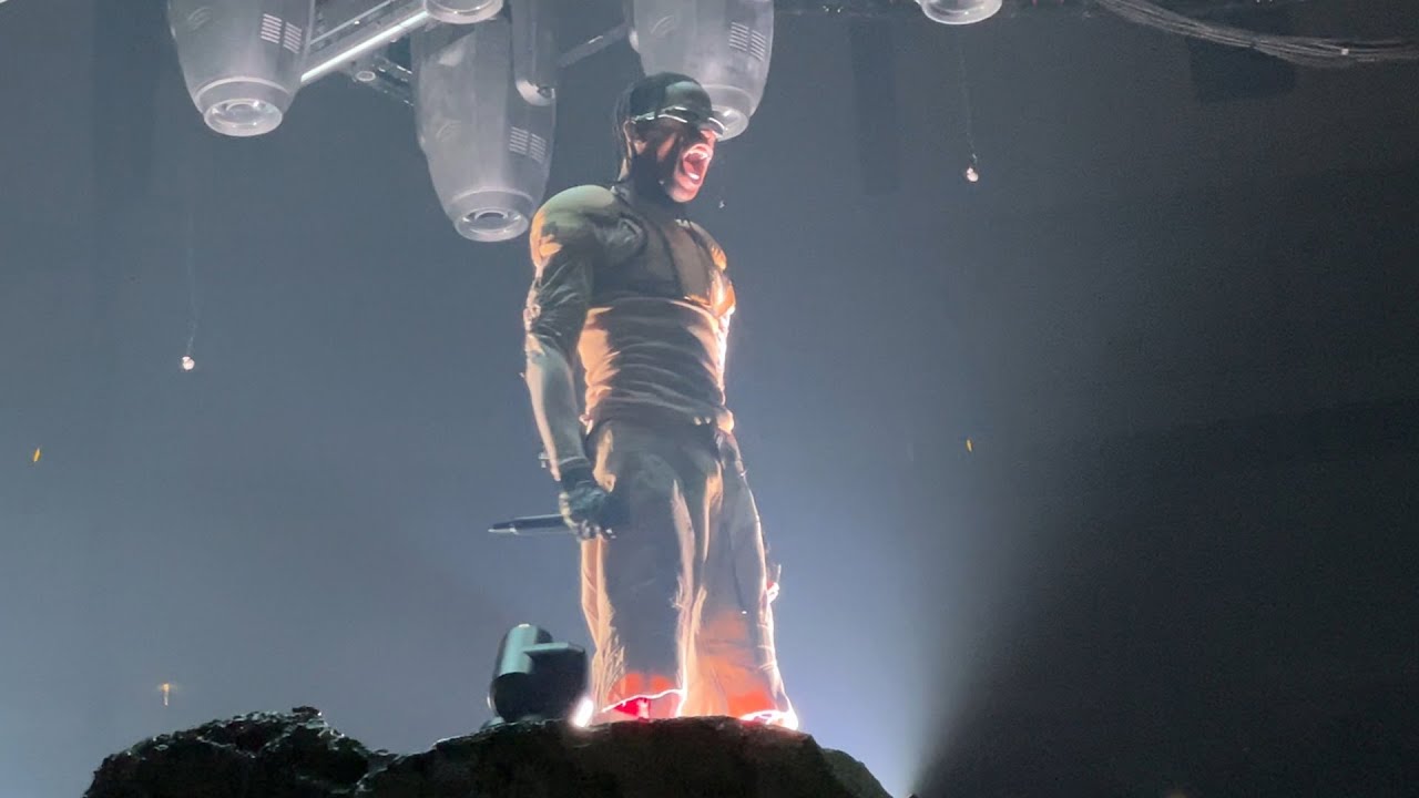 TRAVIS SCOTT UTOPIA CIRCUS MAXIMUS TOUR CHICAGO LEG 2 SHOW 2 (INSANE)