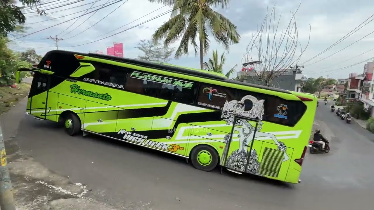 KOMPLIT MACAM - Macam Bus di Terminal Sunan Muria Hari Sabtu