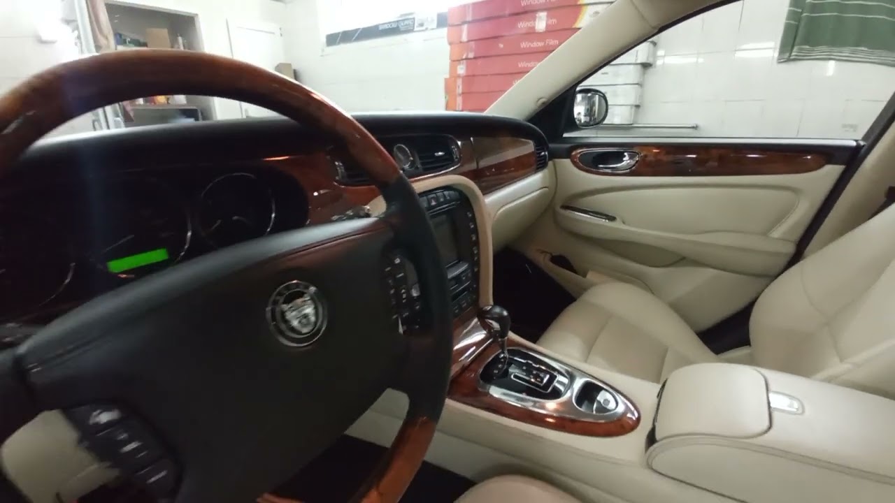Jaguar XjR x350 Portfolio detailing interior