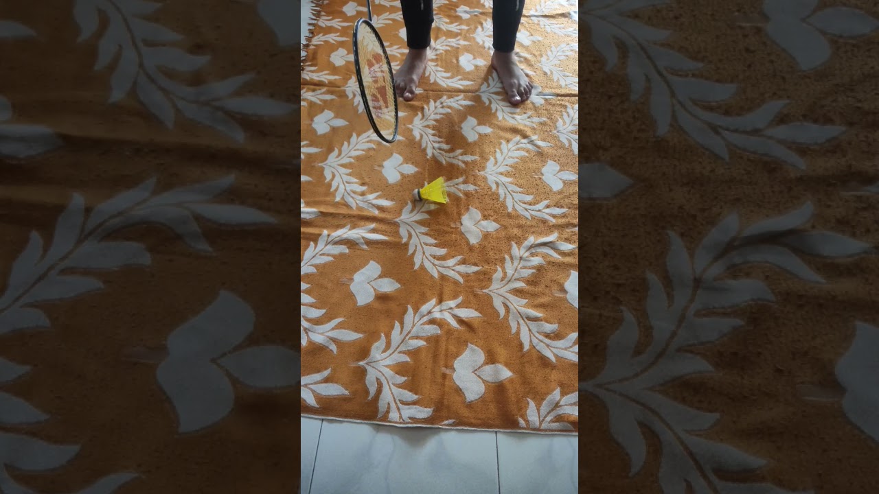 how to pickup a shuttlecock 🏸 from floor&nbsp;#badminton #shorts #short #shortvideo