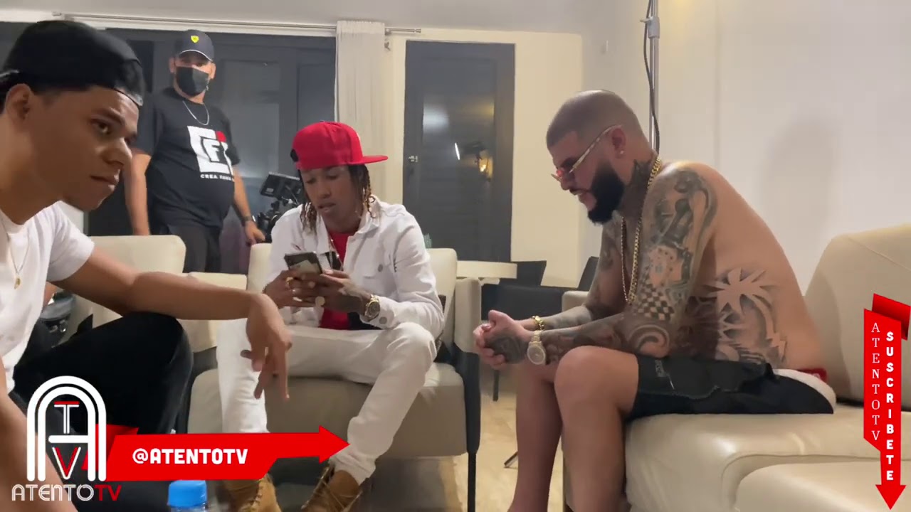 Farruko Ft Nino Freestyle Grabando No Hago Coro En El Estudio Asi Se Grabo