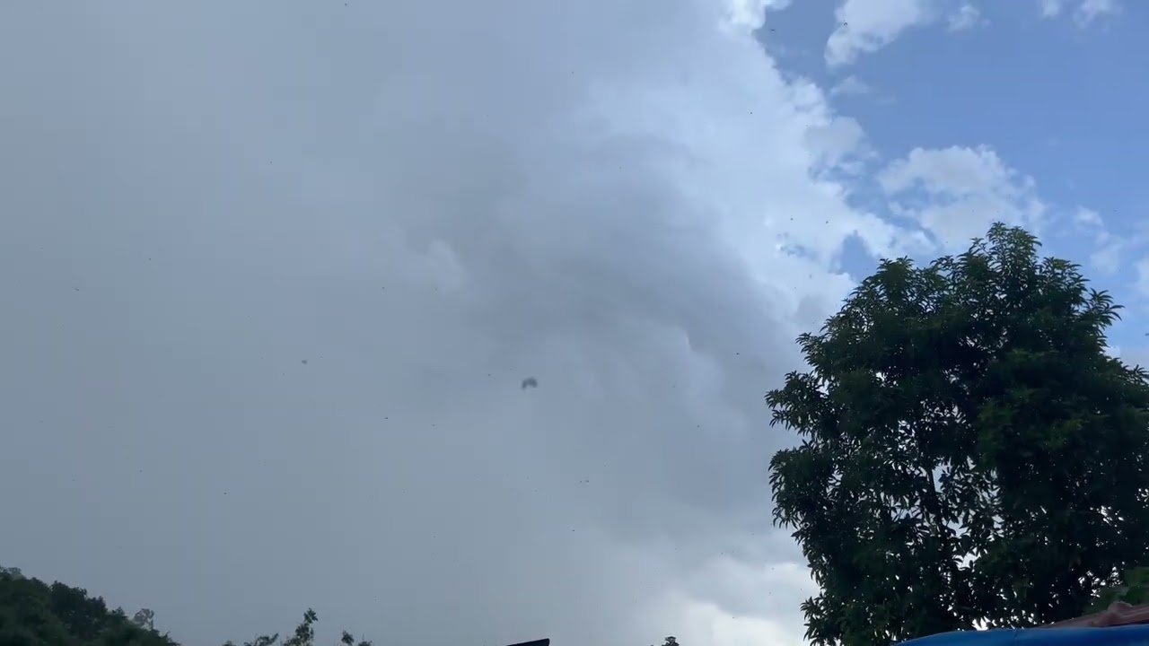 Olho para o céu e vejo a mão de Deus.