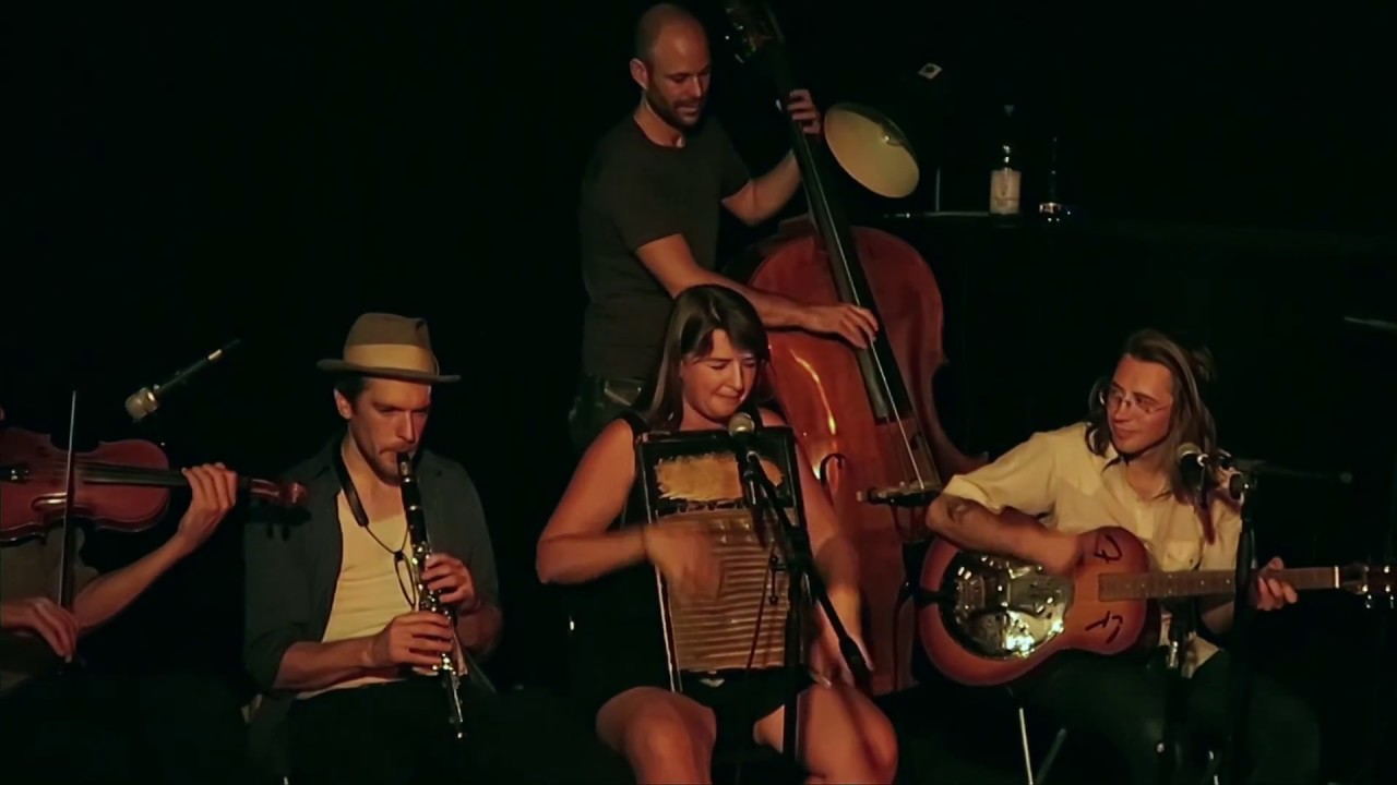 Leonie Evans - Deep River Blues  Live at 
