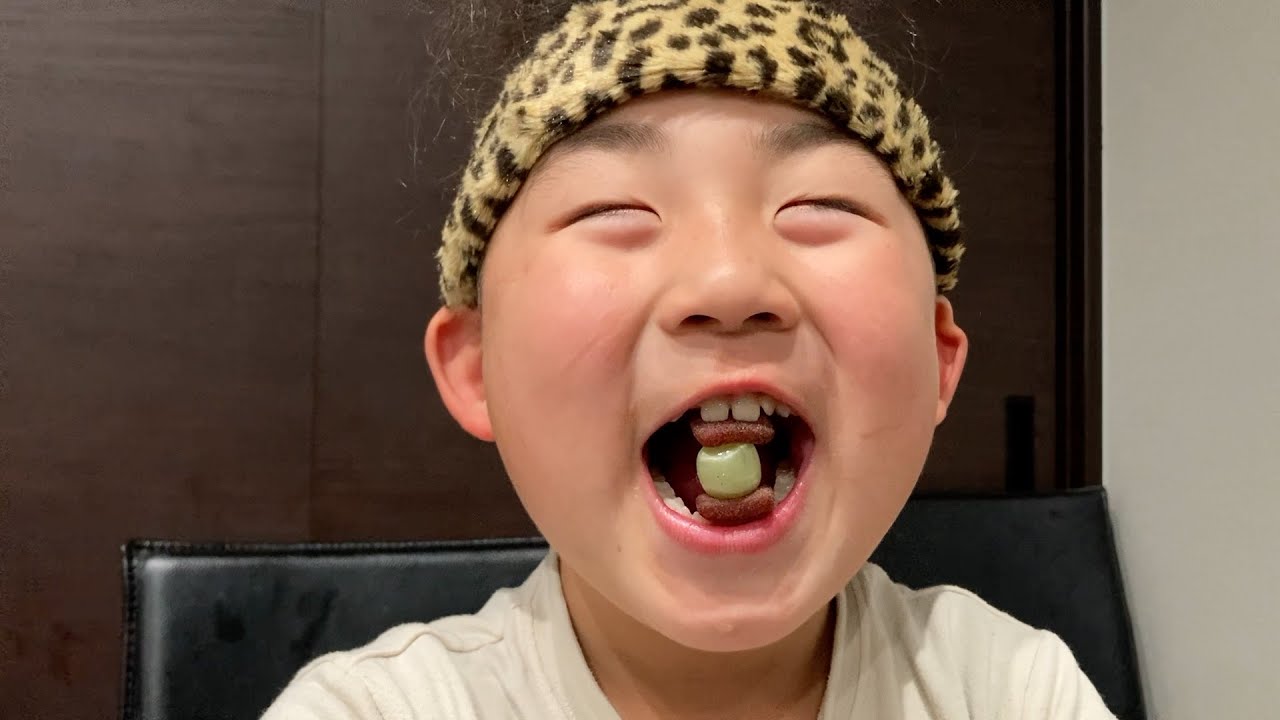 三男が兄を叩き起こし、夜中にお菓子のレビューしてみたwww ※次男希望サムネ