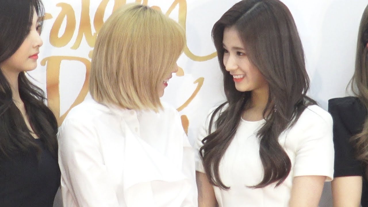 '골든디스크' 트와이스(TWICE), '※심쿵주의※ 사나 눈맞춤 꼭 보세요! 두번 보세요!' (포토월, 레드카펫)