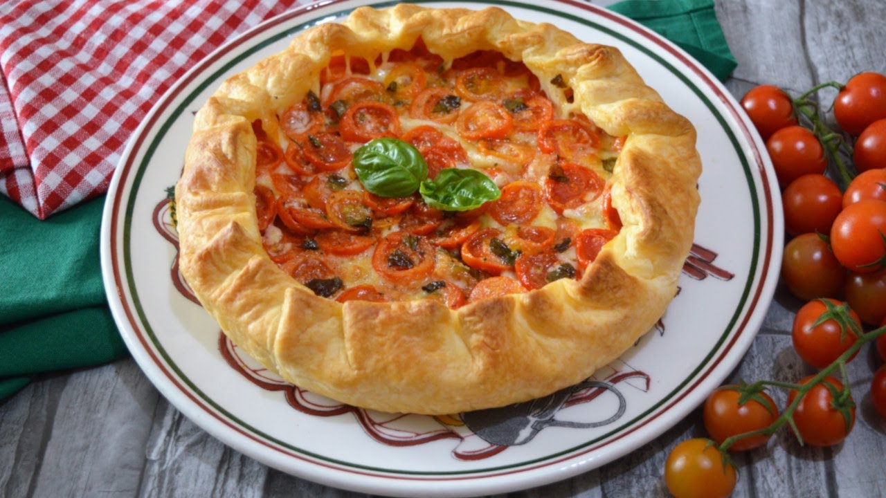 Torta salata caprese con pasta sfoglia
