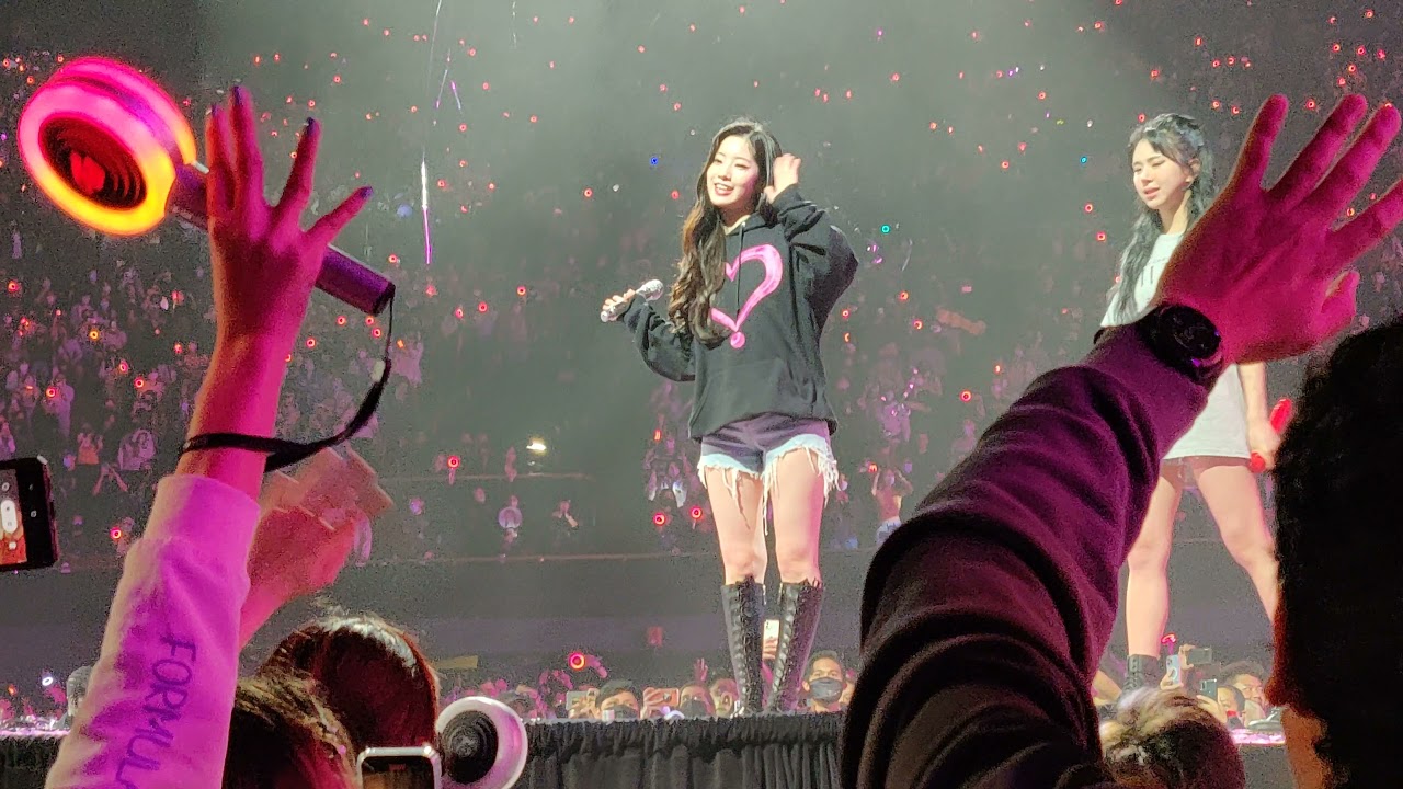 TWICE (트와이스) - Cheer Up | 220215 World Tour 'III' in LA