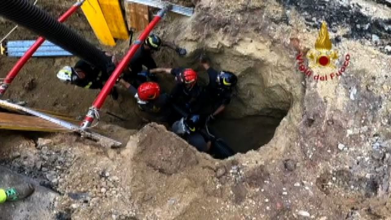 Roma, la banda del buco fallisce l'impresa, salvati dai pompieri