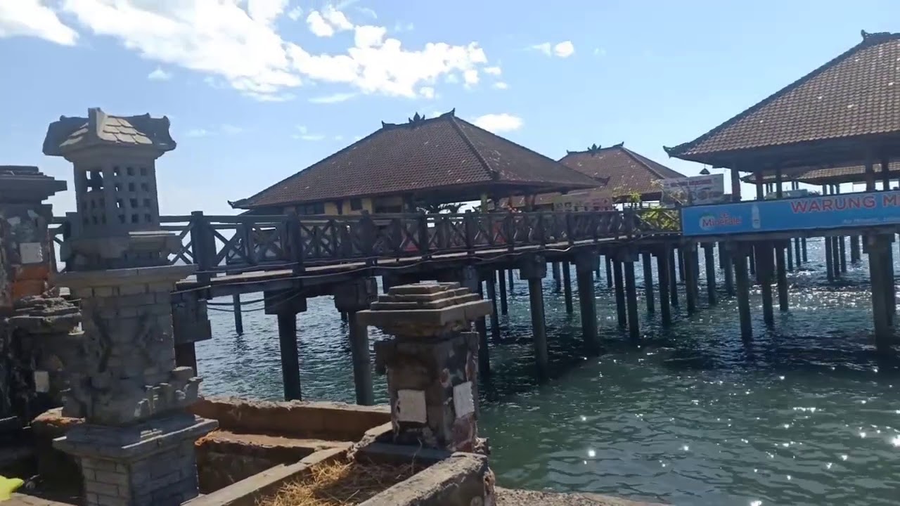 Jalan2 di kota singaraja siang hari
