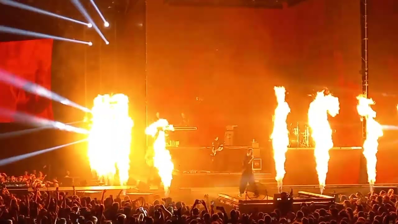 Coma feat. Krzysztof Zalewski - Killing In The Name (R.A.T.M cover) - Katowice Spodek 21.11.2025
