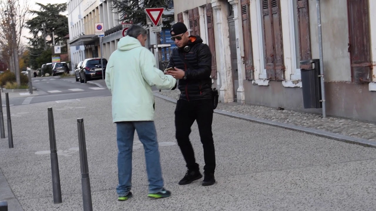 Caméra cachée/ LE MESSAGE RACISTE 2 (EXPERIENCE SOCIALE)