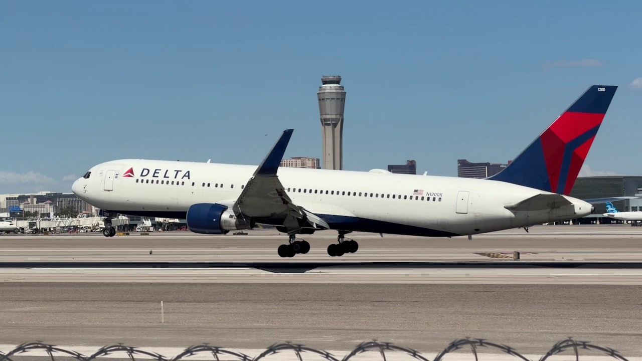 Delta Air Lines Boeing 767-332(ER) lands at Las Vegas | N1200K