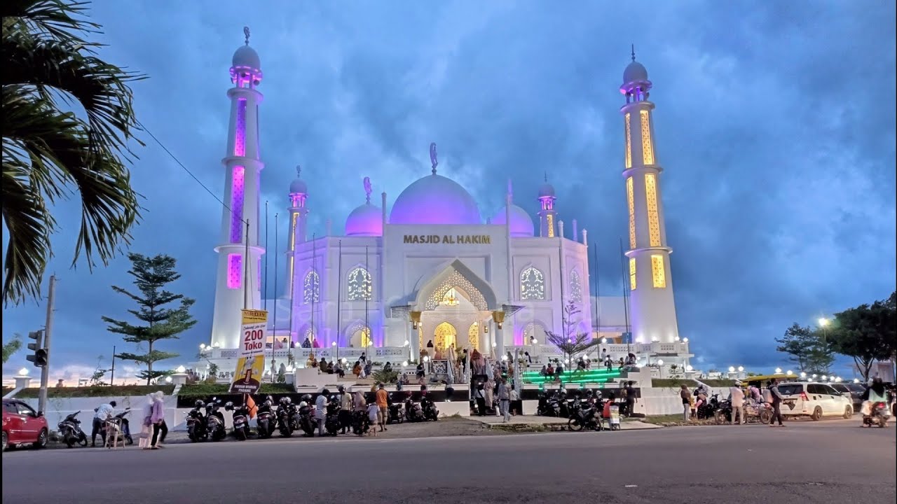 Masjid Tercantik Di Kota Padang dengan Suara Azan Termerdu ❗❓ Masjid Al Hakim di Pantai Padang