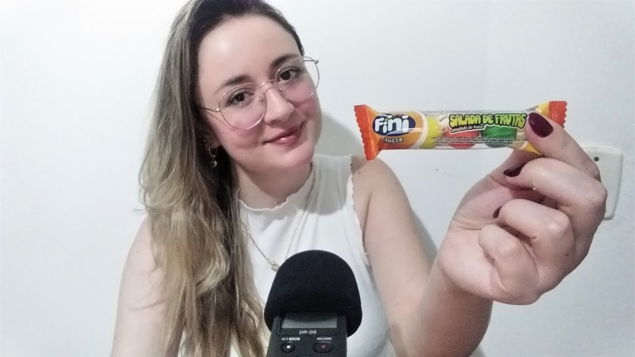 ASMR: FATOS SOBRE MIM MASCANDO CHICLETE (SUSSURROS / SONS DE MASTIGAÇÃO)