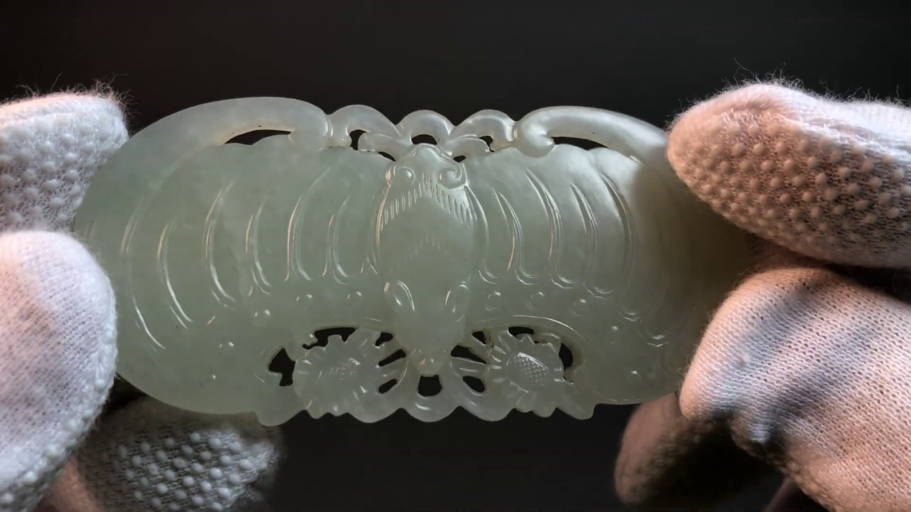 Lot 0048 - CHINESE CARVED WHITE JADE BAT TWO SIDED PENDANT PLAQUE
