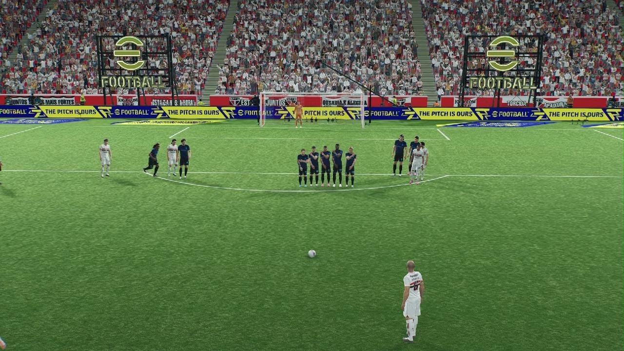 GOLAZO DE ROBERTO CARLOS DE TIRO LIBRE (COOPERATIVO) | eFootball 2026