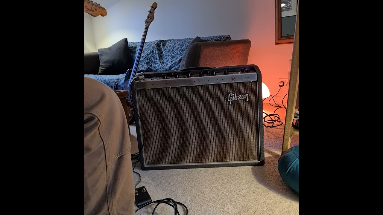 The best Reverb and Tremolo you've ever heard! (Gibson Vanguard Guitar Amp 1963 GA-77 RVT )