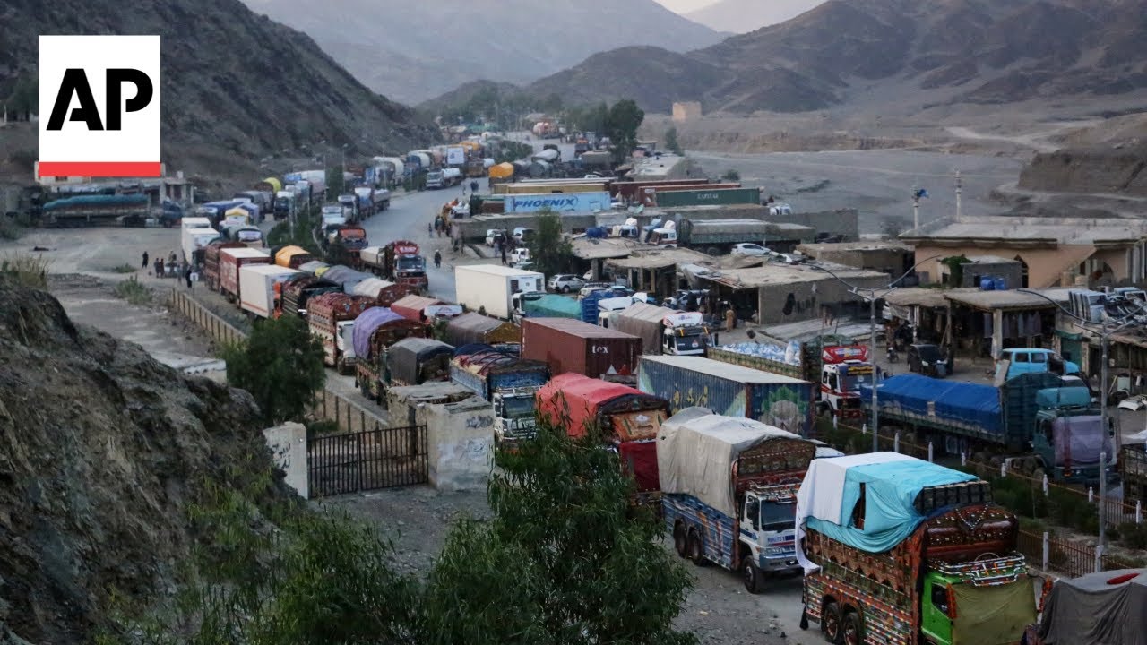 Thousands of trucks stranded at Afghanistan-Pakistan border with Torkham crossing closed