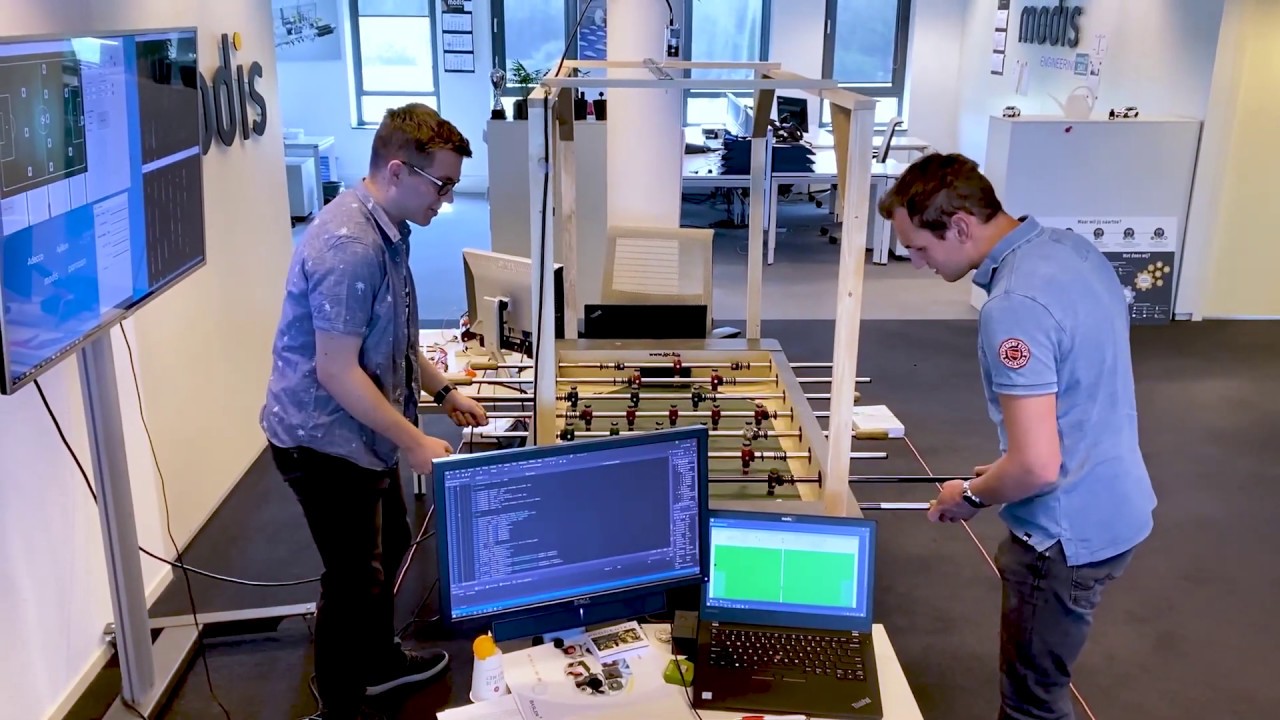 AUTOMATISCH TAFELVOETBALSPEL? | studenten Elektrotechniek maken het!