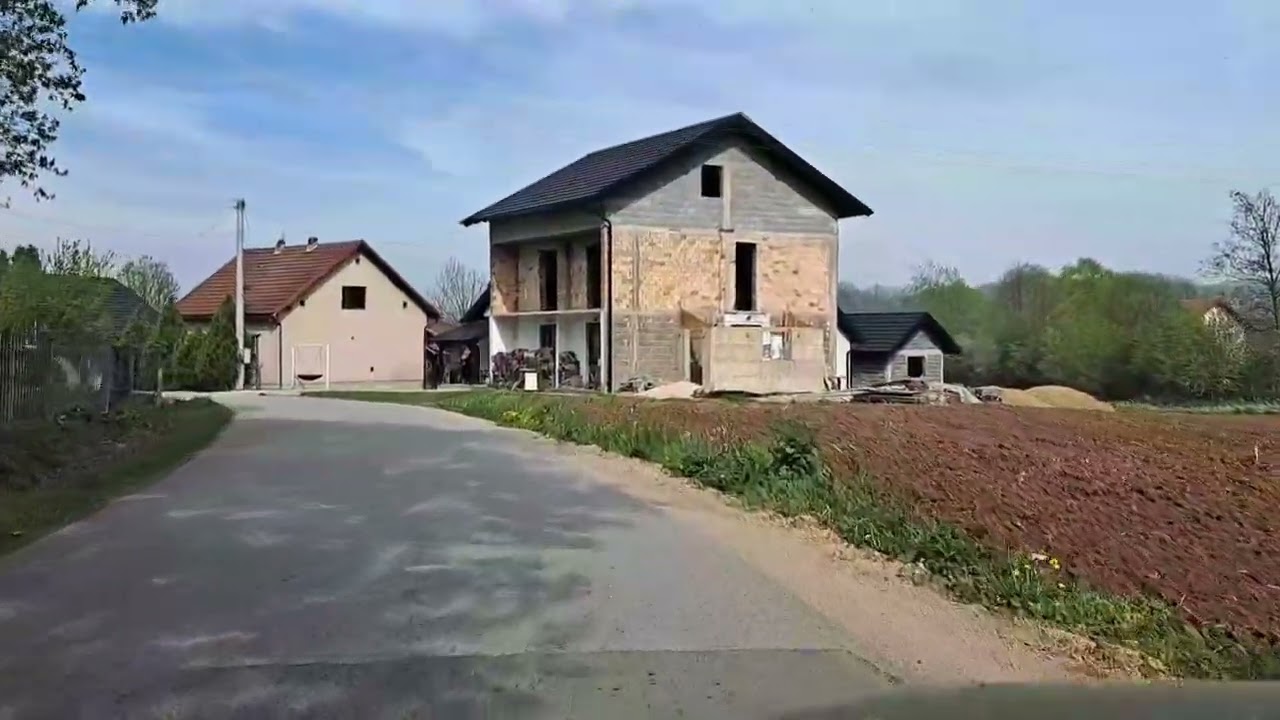 Kroz selo : LUG  (Žepče)(BiH-a)-(April 2024god.)