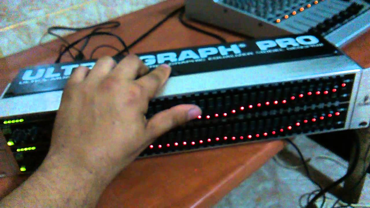 Test equalizer behringer GEQ3102
